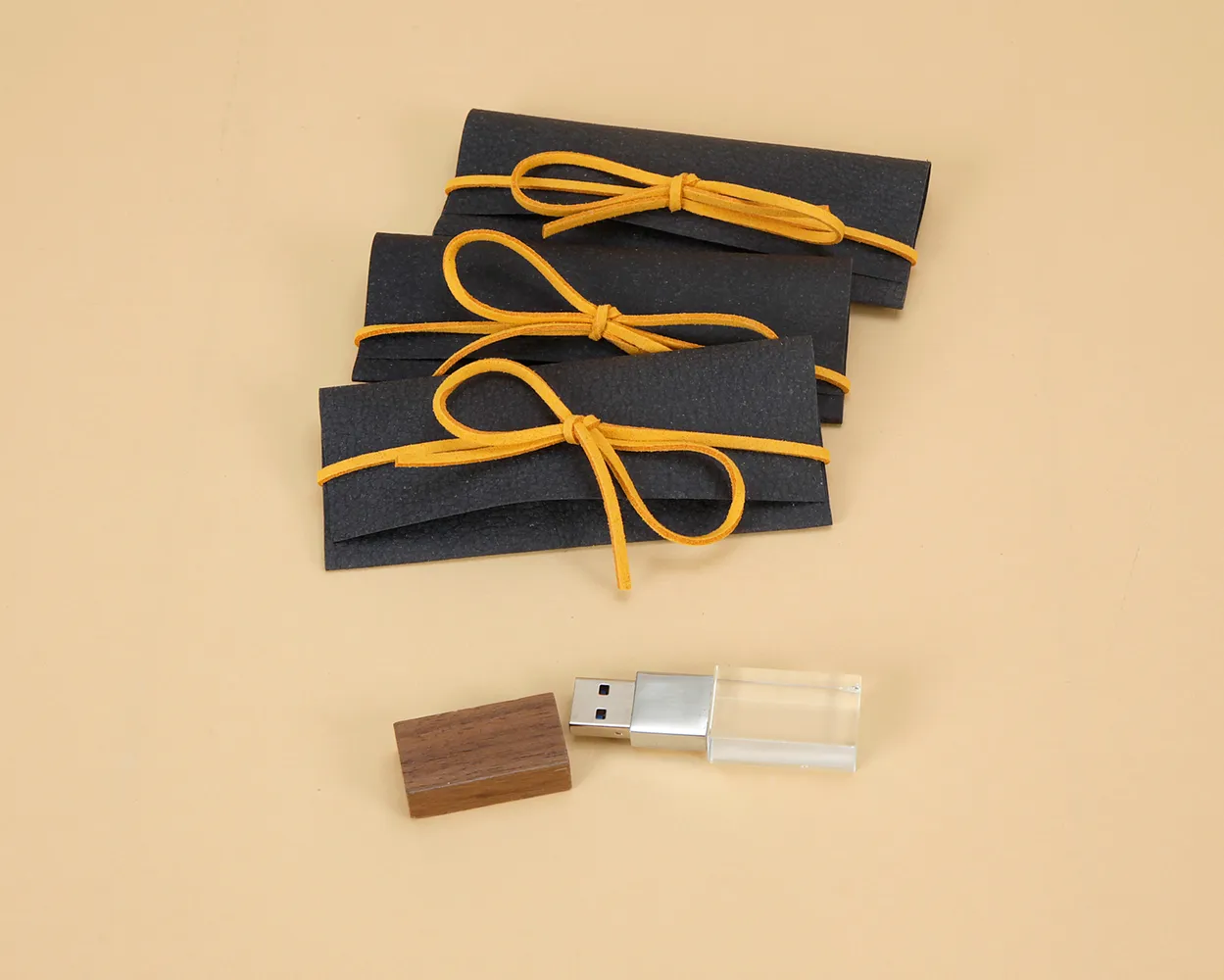 Sobres piel reciclada USB